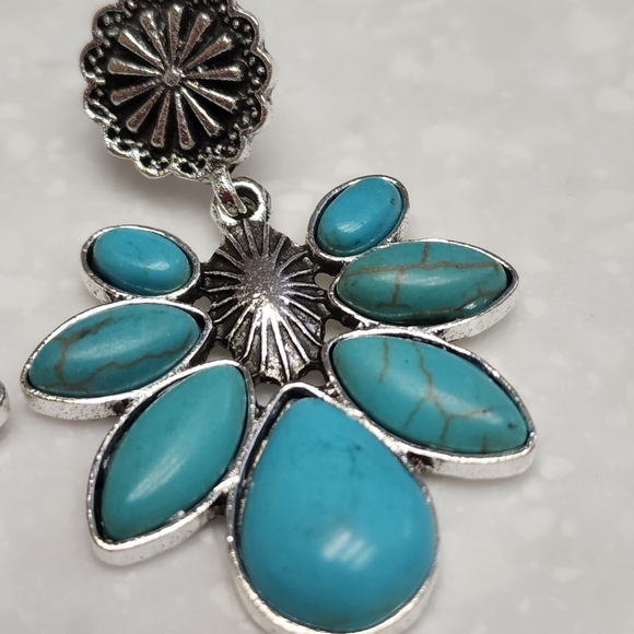 Turquoise and Silver Floral Earrings NWT - Picture 12 of 16